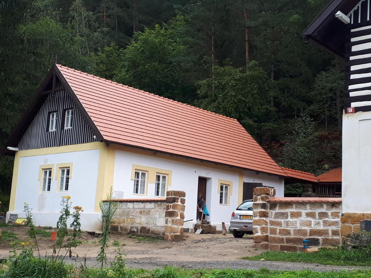 Hlucov Lesni Chalupa Kokorin ภายนอก รูปภาพ