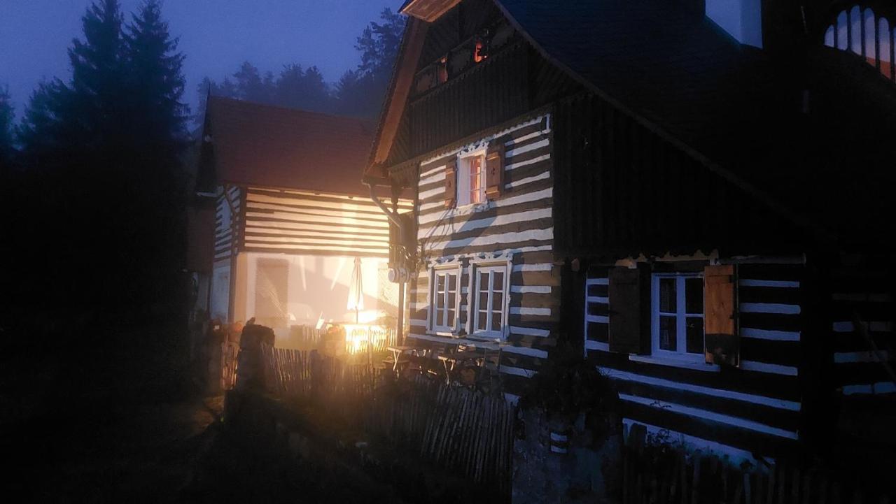 Hlucov Lesni Chalupa Kokorin ภายนอก รูปภาพ